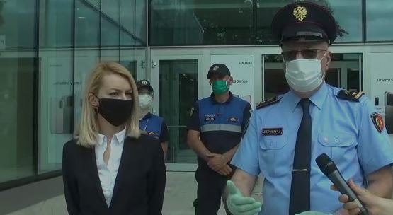 RRITJA E RASTEVE ME COVID-19/ Zv.ministrja e Brendshme inspekton një qendër tregtare: Duhen forcuar masat…