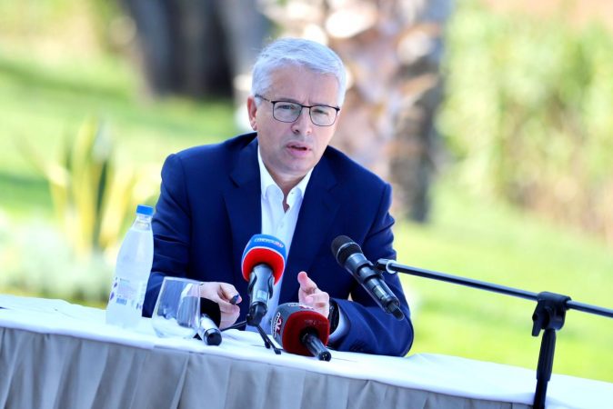 MBARËVAJTJA E SEZONIT TURISTIK/ Ministri Lleshaj takim me zyrtarë lokalë në Fier