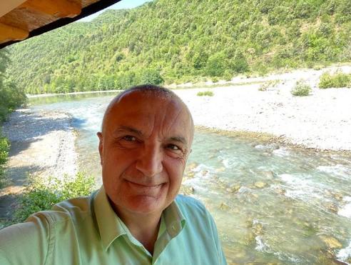 ILIR META “ARRATISET” NË BOGOVË, NË “PREHËR” TË MALIT TË TOMORRIT/ Pak relaks pas “dëbimit” të Dvoranit nga KED