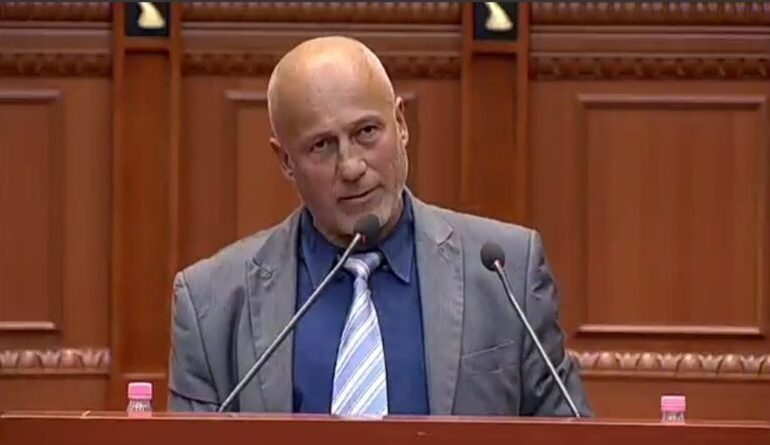 DEPUTETI “DONZHUAN” LARGOHET NGA GRUPI DEMOKRAT/ “S’do merrem me by**lëpirjet për përfitime personale”