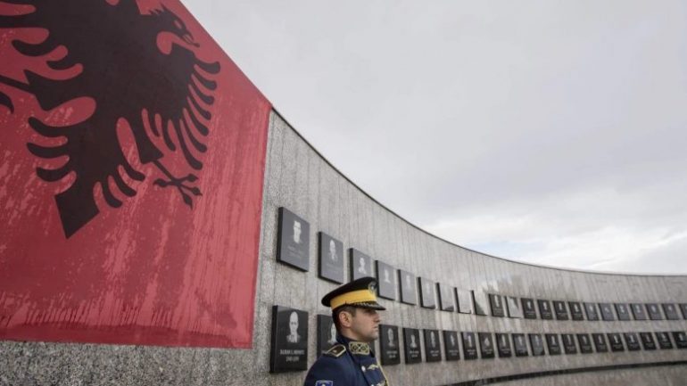 AKTAKUZA NDAJ THAÇIT E VESELIT/ Të mbijetuarit e Reçakut: E papranueshme, duhet të ngritet ndaj Serbisë!