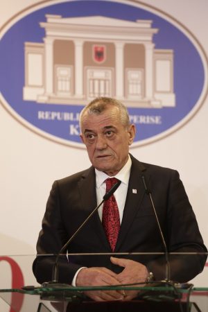 URIM PËR DITËLINDJEN E AKADEMIKUT REXHEP QOSJA/ Ruçi: Qosja, krenari dhe referencë e kombit shqiptar…