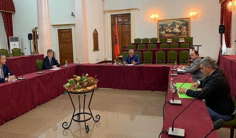 ZGJEDHORJA/ Ruçi takim me deputetët e opozitës: Nismat ligjore do të diskutohen
