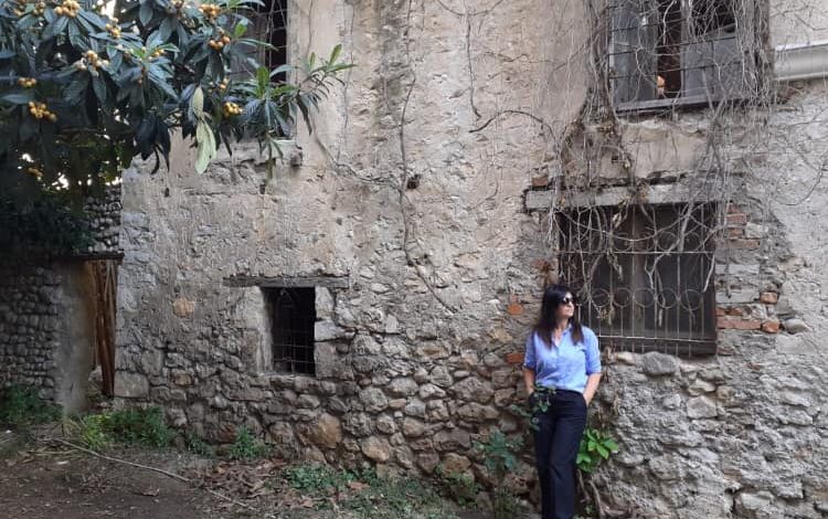 MESAZH PËR BERISHËN E BASHËN? Jozefina Topalli ublikon foton: Të gjithë kanë ikur shtëpia e vjetër e dikurshme