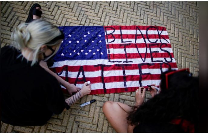 VDEKJA E GEORGE FLOYD/ Protestuesit e revoltuar marshojnë përsëri, kërkojnë reformim të policisë amerikane