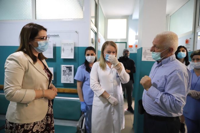 “MË SHUMË SE 40 MIJË RECETA ME…”/ Manastirliu: Brenda vitit do rindërtohen 10 qendra shëndetësore dhe ambulanca në bashkinë e Tiranës