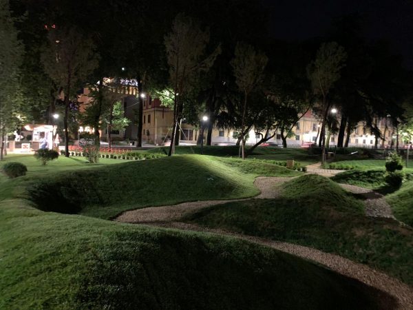 PAS RESHJEVE TË DENDURA TË SHIUT/ Bashkia e Tiranës: Parku “Rinia” gati të presë fëmijët (FOTO)