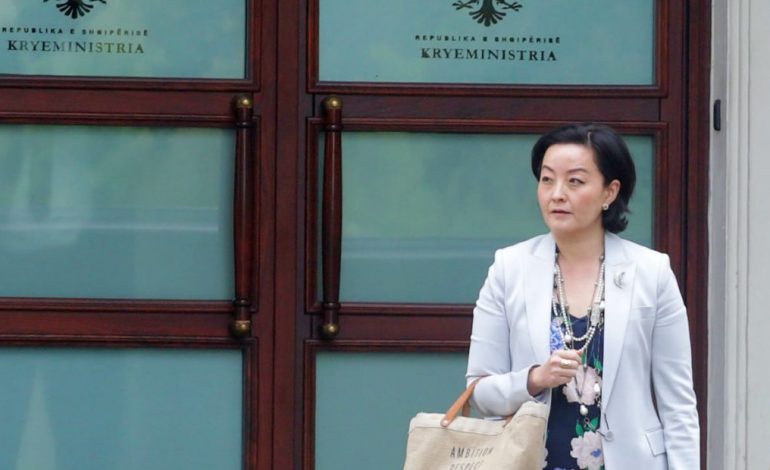 “PAZARET, LOJËRAT DHE TOPI”/ Cilat janë deklaratat e forta të ambasadores së SHBA, Yuri Kim që “trazuan” politikën