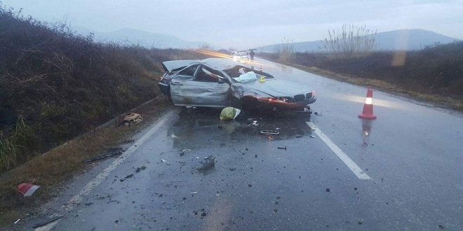 AKSIDENT NË MALËSINË E MADHE/ Trajleri përplas moto-çikletën, 1 i plagosur. Dërgohet në gjendje të rëndë në spital