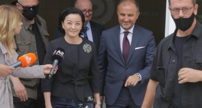 VIJOJNË NEGOCIATAT PËR ZGJEDHOREN/ Ambasadorët mbledhin sërish anëtarët e Këshillit Politik