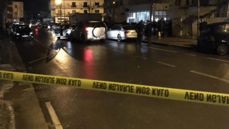 ATENTATORËT “POLICË” THIRRËN EMRIN E MIKUT TË ERVIS MARTINAJT/ Djali i biznesmenit: Mos ma vrisni vëllanë e vogël