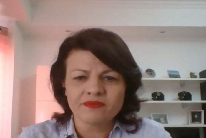KORONAVIRUSI/ Specialistja e ISHP tregon rastin e papërgjegjshmërisë së qytetarit: Bëri testin e COVID, përgjigjen e priti në restorant me njerëz të tjerë