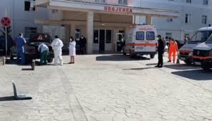COVID-19/ Pozitiv nëna, vëllai dhe kushëriri në Fier, si u infektuan nga i riu i ardhur nga Anglia
