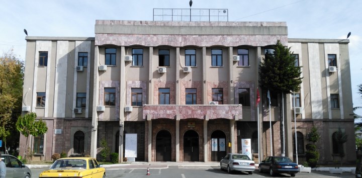 COVID-19/ Pesë raste të reja në Mat, kontakte të punonjësit të bashkisë