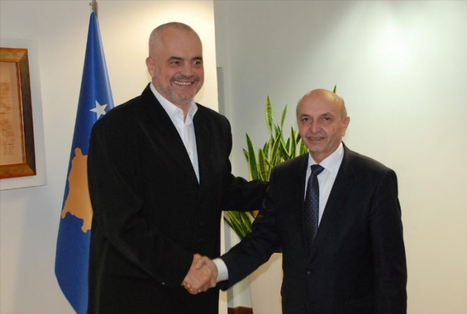 RAMA I SHKOI NË SHTËPINË NË FSHAT/ Mustafa: Ardhja e tij shenjë kujdesi dhe nder për familjen time, bashkëbiseduam për shumë tema aktuale