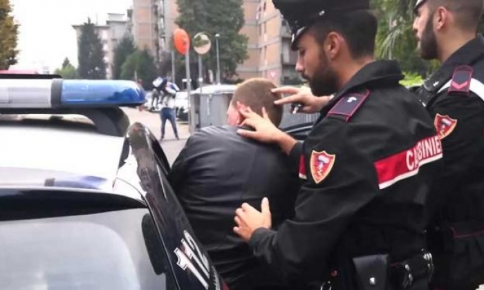 BËNIN NAMIN DUKE VJEDHUR MAKINA DHE SHTËPI/ Ja si e pësuan dy shqiptarët në Itali (EMRAT)