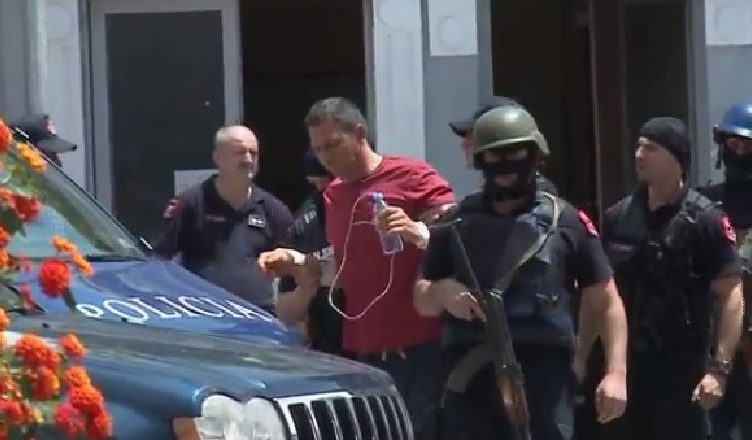 QËLLUAN ADRIAN ÇAPJEN ME SNAJPER NGA KODËR KRASTA/ Zbulohet makina me të cilën u larguan atentatorët (FOTO)