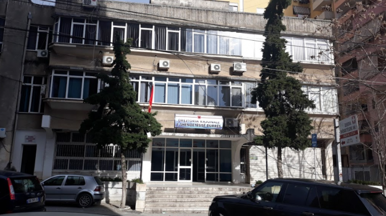 COVID-19/ Punonjësi i Shërbimit Epidemiologjik në Durrës rezulton pozitiv, mbyllet sektori, punonjësit karantinohen dhe u merret tamponi