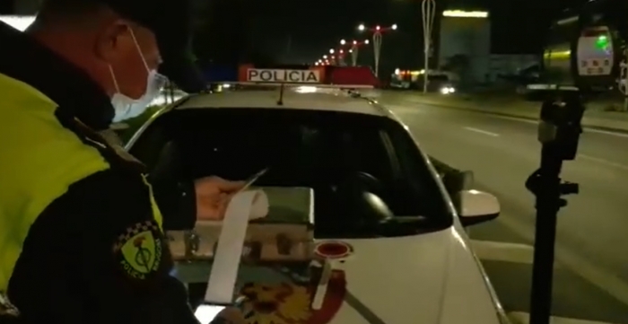 ME SHPEJTËSI “SKËTERRË”/ Policia kontrolle me civilë për të kapur shkelësit, arrestime dhe gjoba (VIDEO)