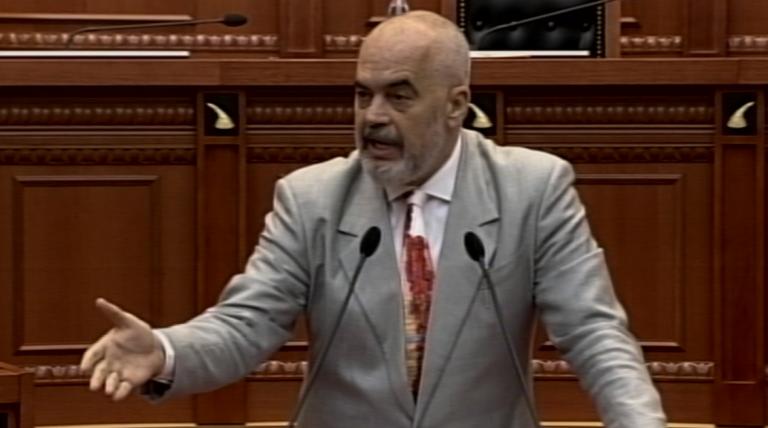 “JANË KAPUR AUTORËT, PO LEKËT?” Rama replika me deputetët në Kuvend për grabitjen në Rinas: Aty e keni mendjen, si opozita tek tenderat