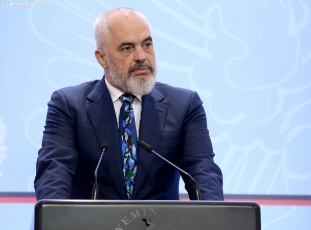IU PËRGJIGJET AKUZAVE TË PD-SË PËR PAKETËN E TRETË TË…/ Rama nxjerr VIDEON: Mos i gëlltisni kurrë pa përtypur produktet e LBPD