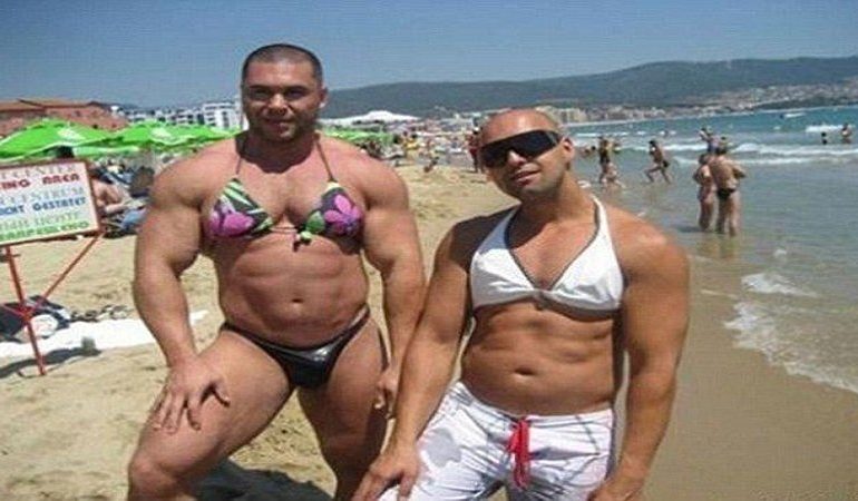 BURRAT ME BIKINI, GRATË ME…/ Bota u çmend, imazhet më të çuditshme në plazh (FOTOT)