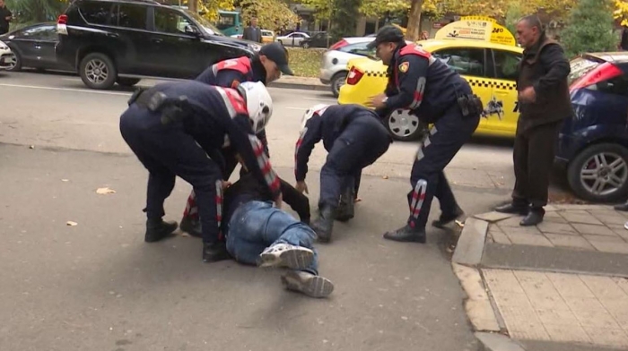 I DËNUAR PËR DHUNË NË FAMILJE/ Korçari “terrorizon” gjithë Gjykatën, kanos gruan, rojen dhe gjyqtarin e çështjes (DETAJE)