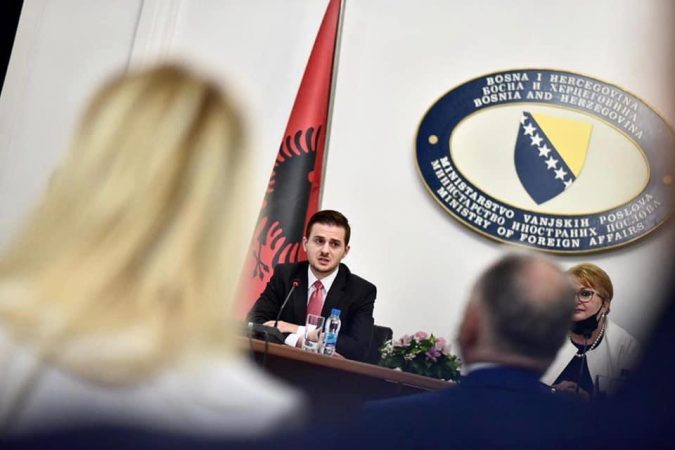 VIZITË NË SARAJEVË/ Cakaj takon Turković: Njohja e Kosovës, vendim i rëndësishëm për Ballkanin