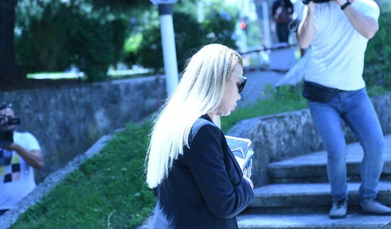 “JAM GJYQTARJA MË E NDERSHME NË REPUBLIKË”/ Sot, vendimi për Fatmira Hajdarin
