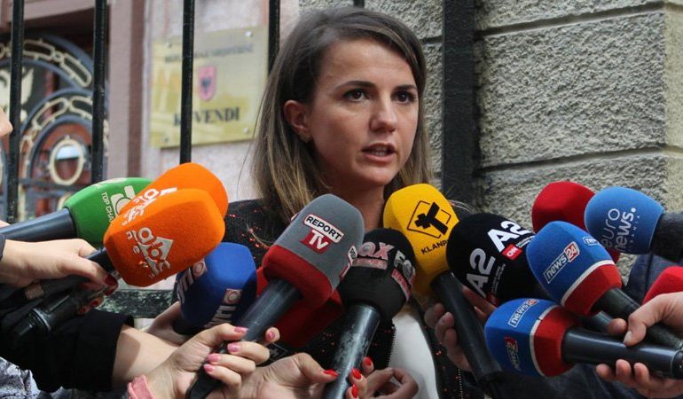 SHKARKIMI I RUDINA HAJDARIT NGA BASHKËDREJTIMI I REFORMËS/ Zbulohet shkresa dhe arsyet, kush janë firmëtarët (FOTOT)