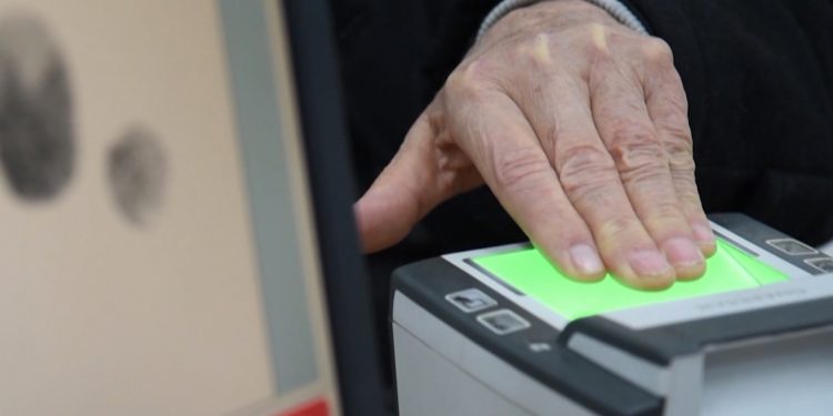 KUVENDI I HAP RRUGË PROPOZIMIT/ Çdo shqiptar mbi 75 vjeç, me kartë identiteti të përjetshme