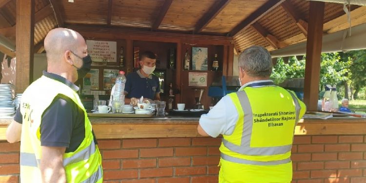 MASAT ANTI-COVID/ ISHSH me “dorë të hekurt”, kontrolle në 87 mijë subjekte dhe mbi 300 gjoba nga fillimi i pandemisë