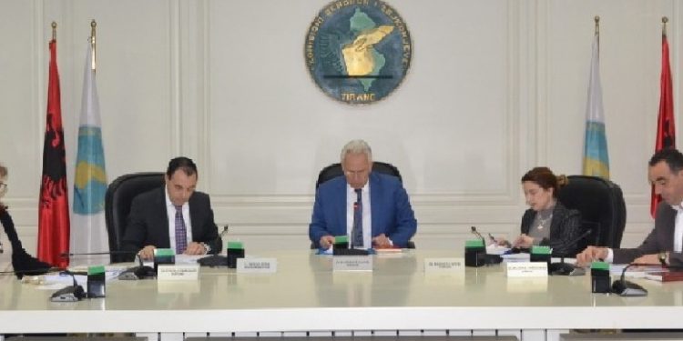 ZBARDHEN AMANDAMENTET E REFORMËS ZGJEDHORE/ Nga riformatimi i KQZ tek teknologjia, njihuni me ndryshimet e reja të Kodit Zgjedhor