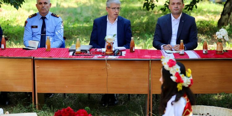 KORONAVIRUSI PREK MIKUN E SANDËR LLESHAJT/ Ministri: S’e besonte, por tani është në vështirësi. Dashtë Zoti që…