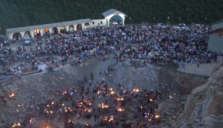PELEGRINAZH NË KOHË COVID-19/ Çfarë duhet të dini para se të vizitoni kishën e Laçit sot dhe nesër