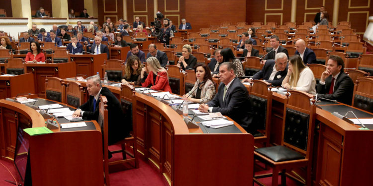 ZGJEDHORJA/ Zbardhen kërkesat e opozitës parlamentare: Duam 5% proporcional, të mos ketë as koalicione