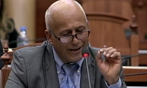 “TË MBLIDHEMI NË TUBIM…”/ Deputeti “xhentëlmen me fëmrat” sfidon kryeministrin