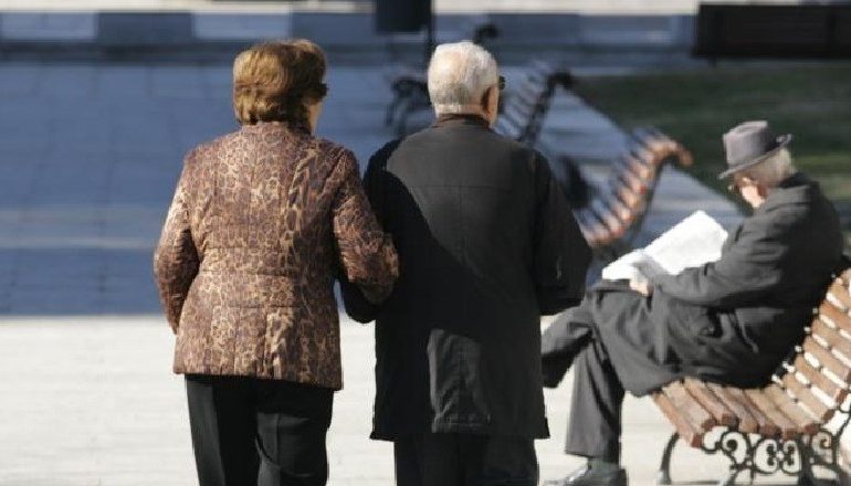 JENI MBI MOSHËN 75-VJEÇ? Ministria e Brendshme merr vendim për dokumentet e identifikimit: Janë të vlefshme deri…