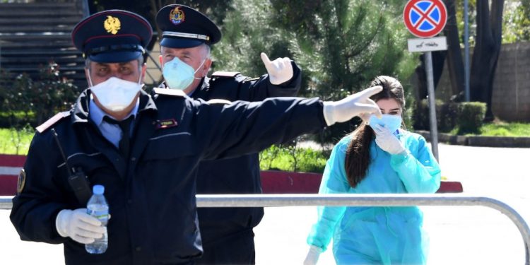 RRITJA E RASTEVE/ Ministria me apel të fortë për ata që shkelin masat ndaj COVID: Do kontrollojmë me polici…