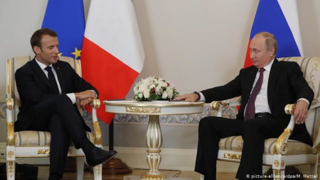 VIZITË NË RUSI/ Macron dialog me Putinin për sigurinë dhe klimën
