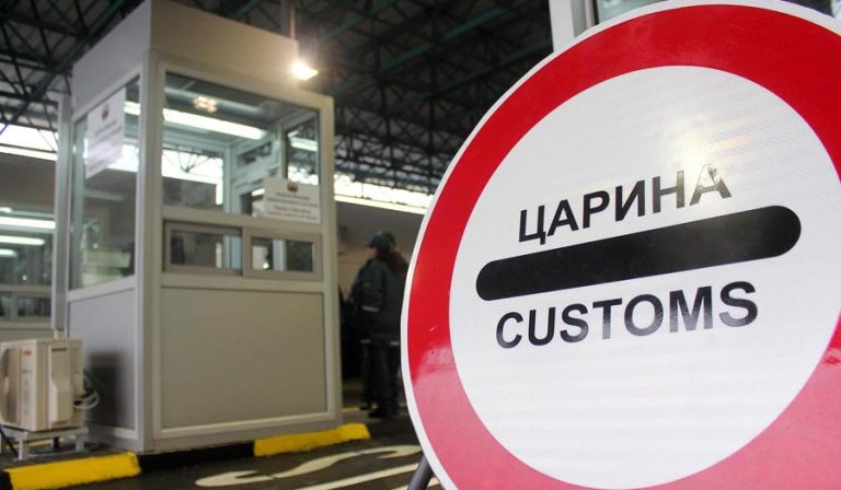 MAQEDONIA E VERIUT HAP SOT KUFIJTË TOKËSORË/ Por me kushte, vetëizolim ose karantinë shtetërore për 14 ditë