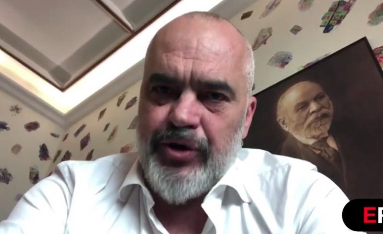 REPLIKAT/ Rama-komentuesit: Foto e Ismail Qemalit është në çdo zyrë të qeverisë. Nuk besoj se je… (FOTO)