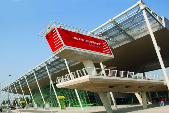RIFILLOJNË ZYRTARISHT FLUTURIMET/ TIA: Nisjet nga Shqipëria të kufizuara, ja kush lejohet të udhëtojë