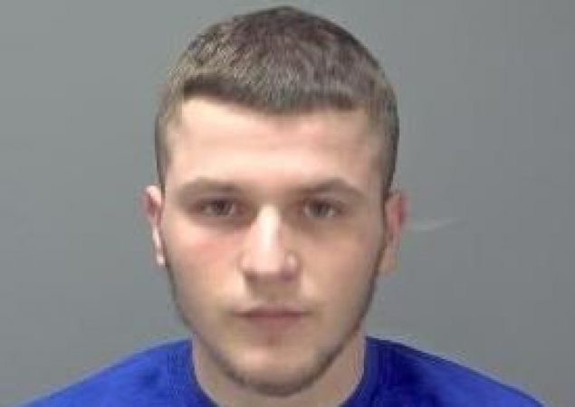 FABRIKË DROGE BRENDA NË APARTAMENT/ Arrestohet 19- vjeçari shqiptar në Angli me “biznesin” 30 mijë paundësh (EMRI)