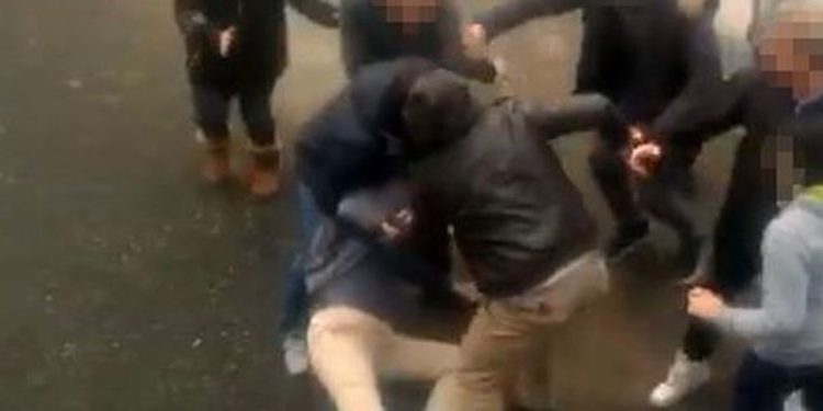 NDODH NË BERAT/ Sherr mes dy familjesh për…ullintë. Plagosen PESË persona