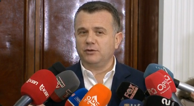“MIRË DO ISHTE QË PËRBALLË TË KISHIM BASHËN”/ Balla: Institucionet të respektojnë afatet për detyrave. Të jemi bashkë
