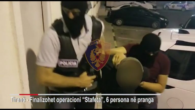 GODITET BANDA E SHQIPTARËVE QË TRAFIKONIN EMIGRANTË/ Sekuestrohen shuma parash, armë zjarri dhe automjete (VIDEO)
