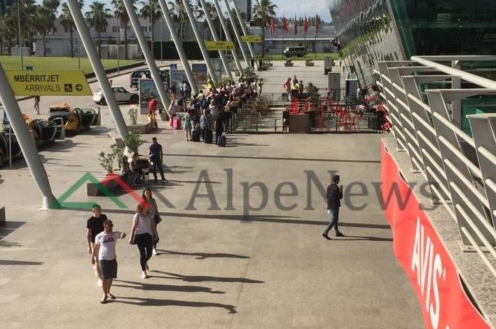 UDHËTIM NË KOHË PANDEMIE/ “Nis” levizja në Rinas, fluturimet e ditës… (PAMJET)