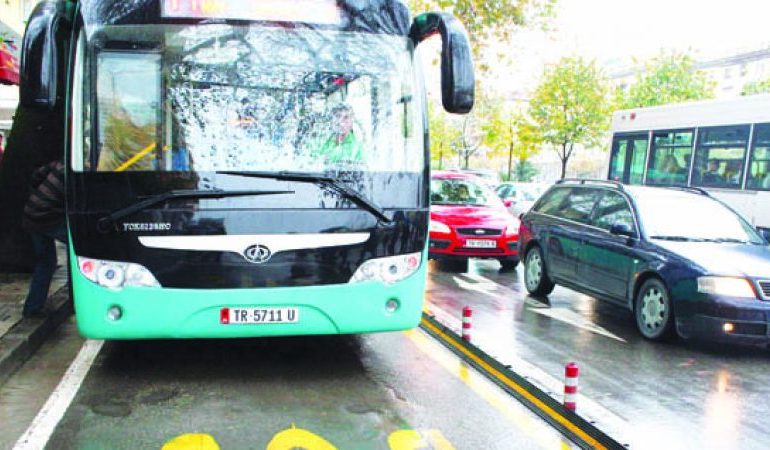 ÇDO 4 MINUTA AUTOBUZ, MASKAT ME VETE DHE…/ Si do të jetë transporti urban në Tiranë nga 15 qershori
