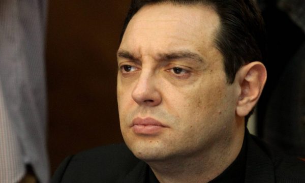 KORONAVIRUSI PREK POLITIKANËT SERB/ Dalin pozitivë Gjuriç, kryeparlamentarja dhe ministri i Mbrojtjes